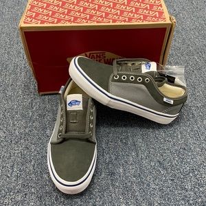 Two-Tone Chukka Low Pro Vans